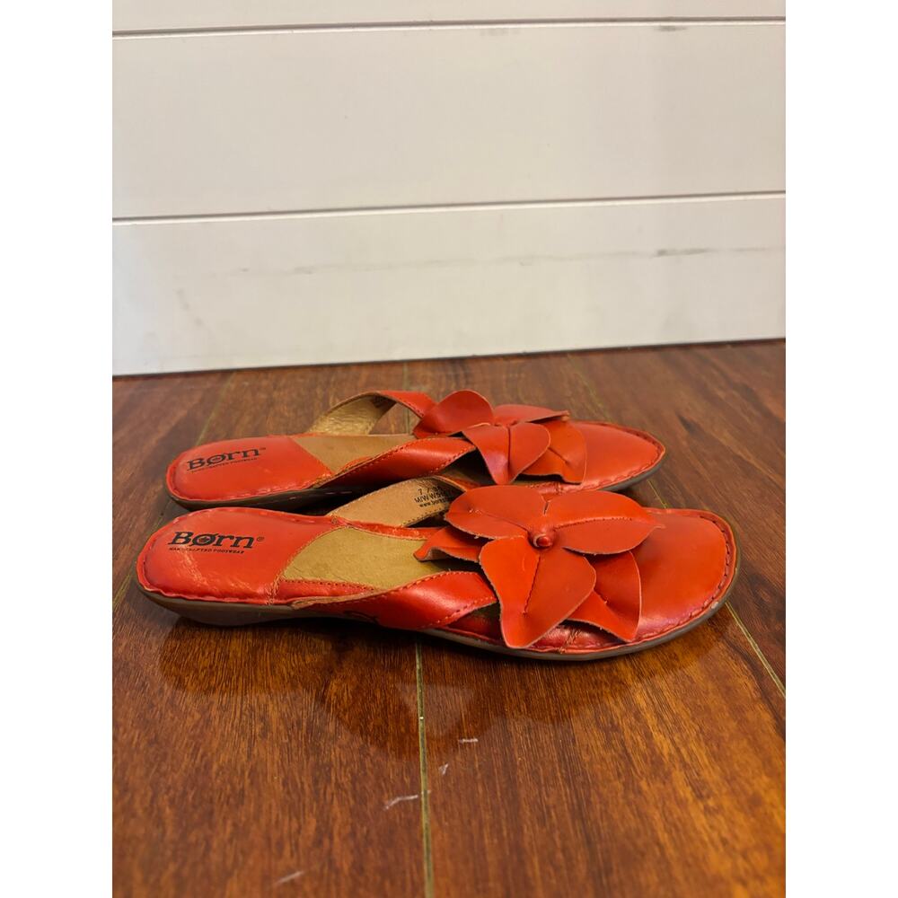Born Handcrafted Footwear Thong Flower Sandals Orange Leather Size 7 Padded